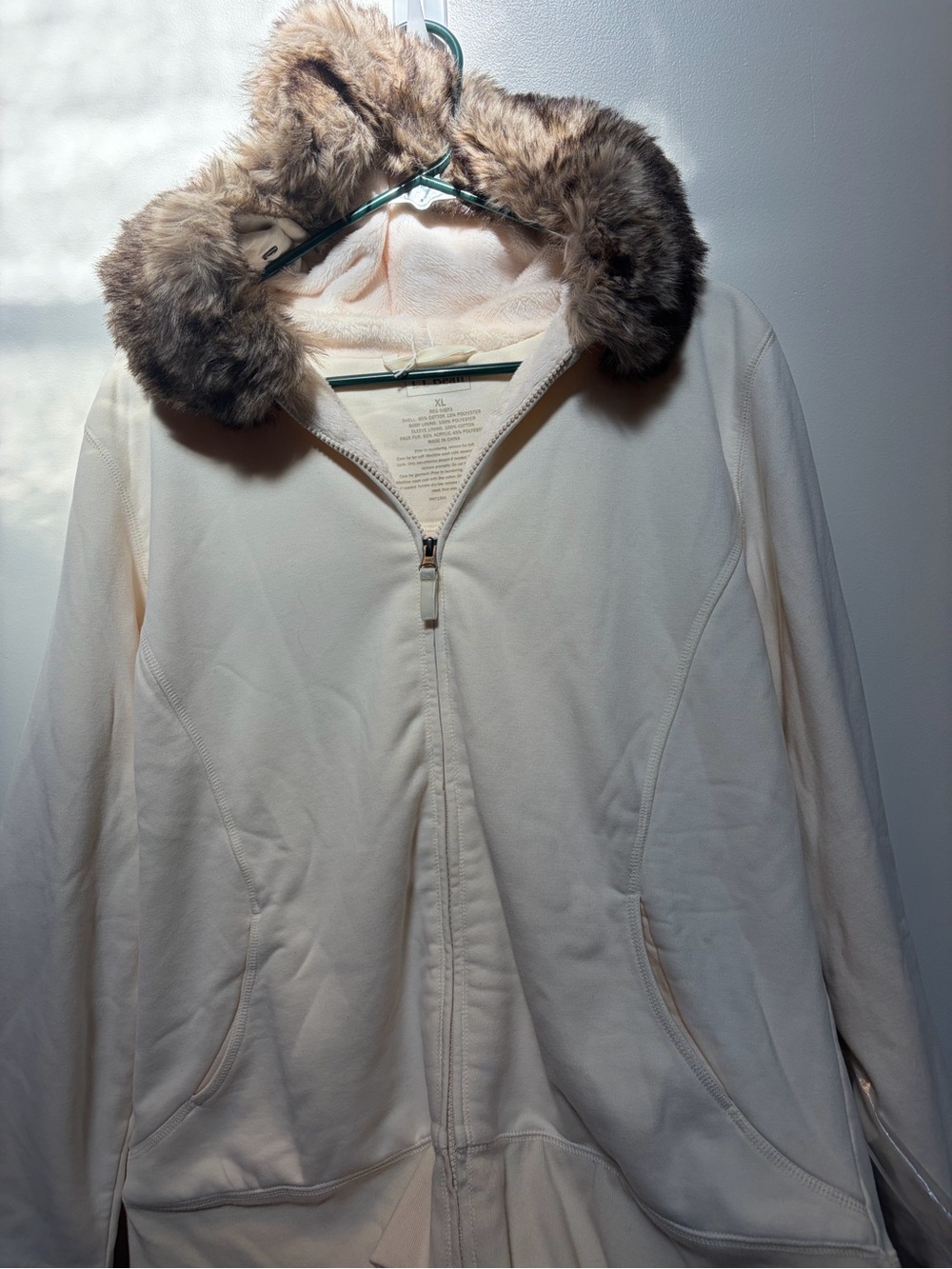 L.L. Bean Women’s Cream Zip-Up Jacket with Faux Fur removable fur Hood size XL